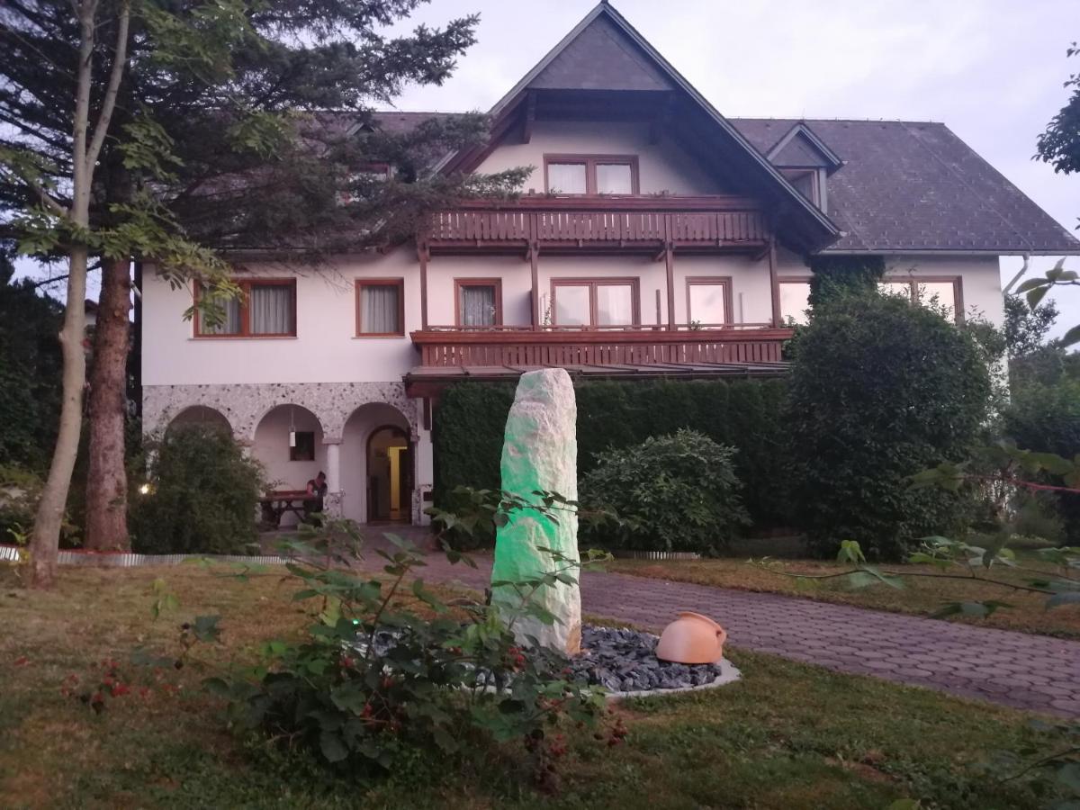 Arkadenhof Bed and Breakfast Fürstenfeld Exteriör bild